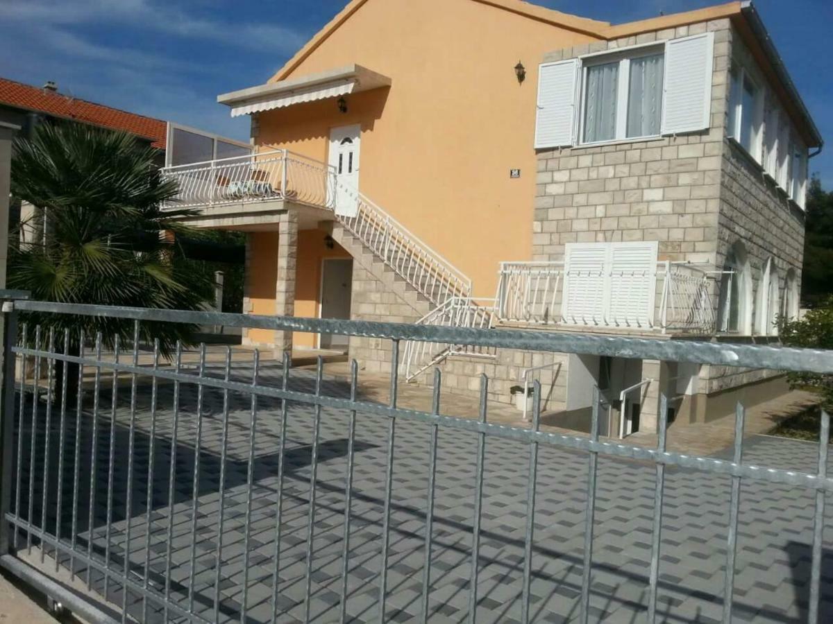 Apartments Alma Оребич Екстер'єр фото